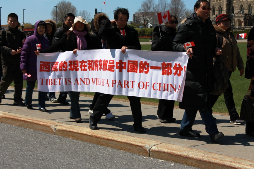 多伦多华人驱车前往渥太华，举行游行示威反对分裂西藏企图4